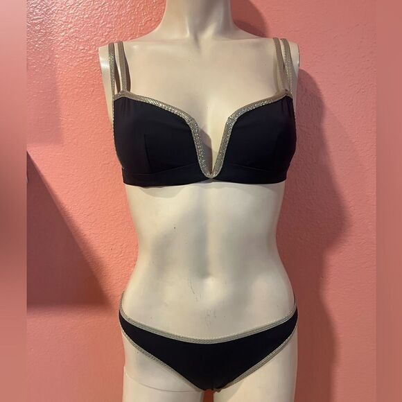 BEACH BUNNY BIKINI SET .. - Picture 4 of 11